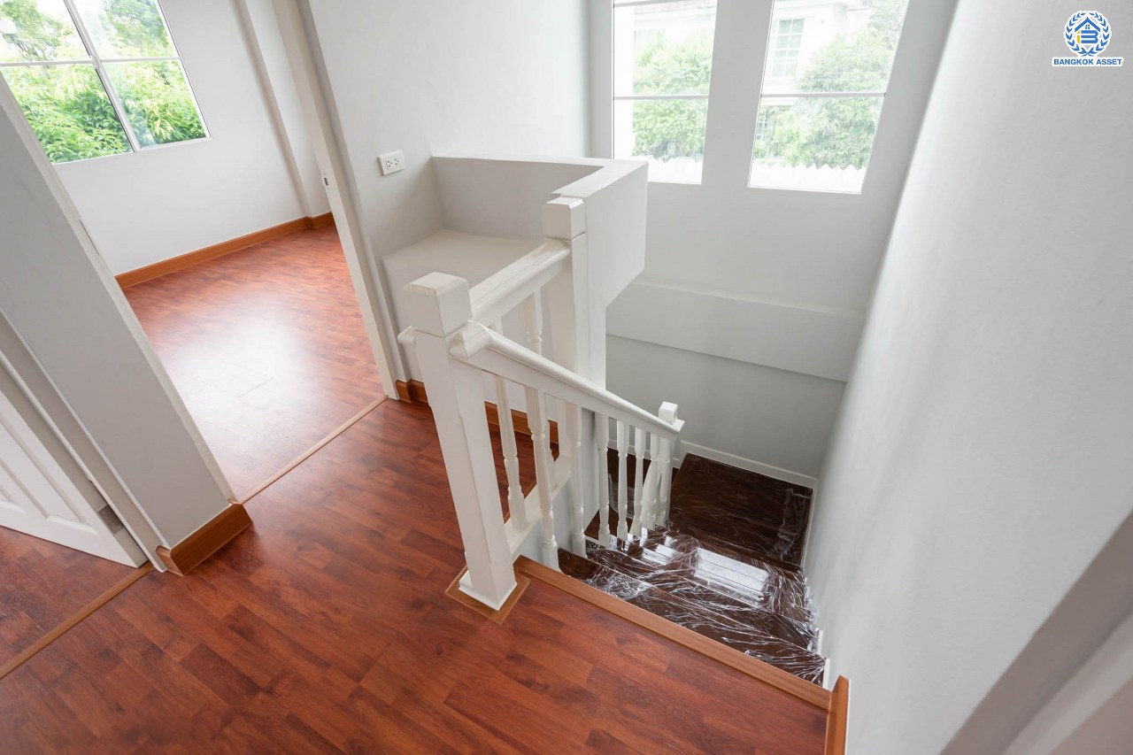 บ้านมือสองตกแต่งใหม่ แบรนด์ LH ม.มัณฑนา ราชพฤกษ์ เนื้อที่ 57.4 ตร.ว. ฟังก์ชัน 3 ห้องนอน 2 ห้องน้ำ จอดรถได้ 2 คัน พร้อมห้องอเนกประสงค์ 1 ห้อง สามารถปรับเปลี่ยนเป็นห้องทำงาน หรือห้องนอนได้ตามความต้องการ Facilities ตอบโจทย์ทุกกิจกรรม! บนทำเลใกล้วงเวียนพระราม5 เซ็นทรัลเวสต์เกต และรถไฟฟ้า "สถานีบางรักน้อยท่าอิฐ"